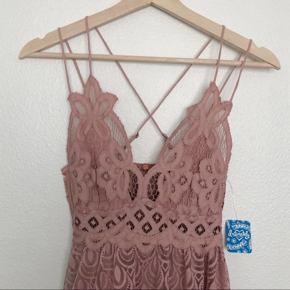 Women’s Pink Lace Spaghetti Strap Dress